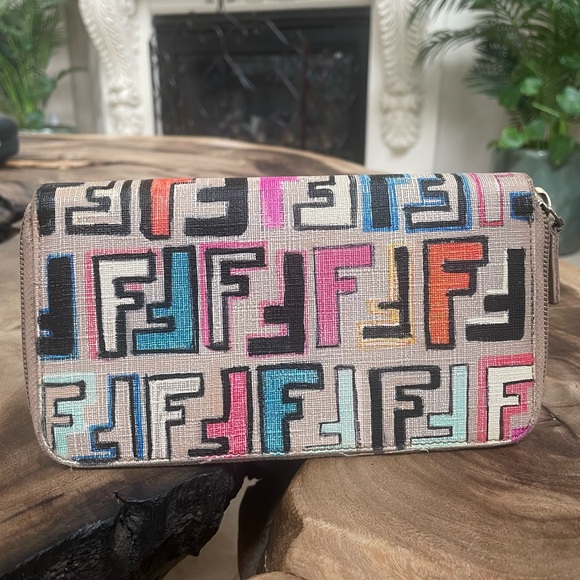 ❤️TRADED❤️Fendi zucca logo long zip organizer wallet pink blue black nude loved - Picture 2 of 16